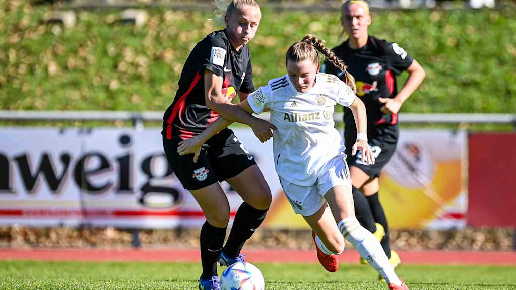 Die FC Bayern Frauen II im Topspiel gegen RB Leipzig.