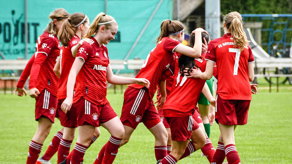 Die U16 der FC Bayern Frauen im Spiel gegen Forstern.