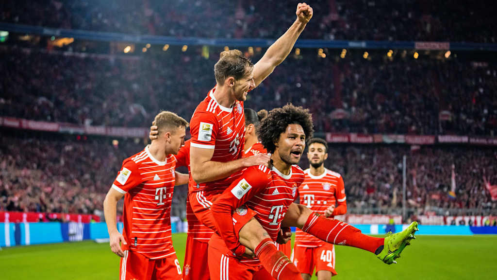 FC Bayern jubelt mit Leon Goretzka und Serge Gnabry über den Erfolg gegen Werder Bremen