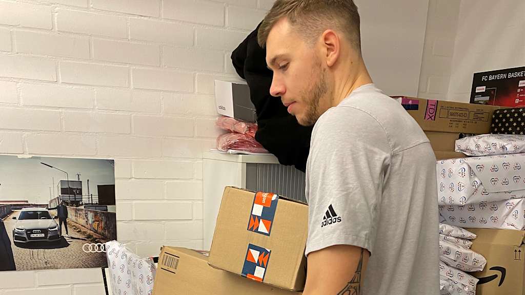 The team also collected gifts for a school in Kharkiv and supported the FCBB office in the campaign.
