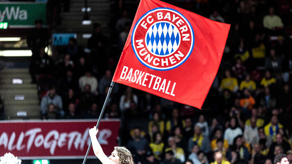 "Basketball" prangt seit dem Sommer losgelöst von ebenjenem unter dem markanten Logo und der graue Balken ist auch weg: Der FCBB im neuen Look kommt also schlichter daher.