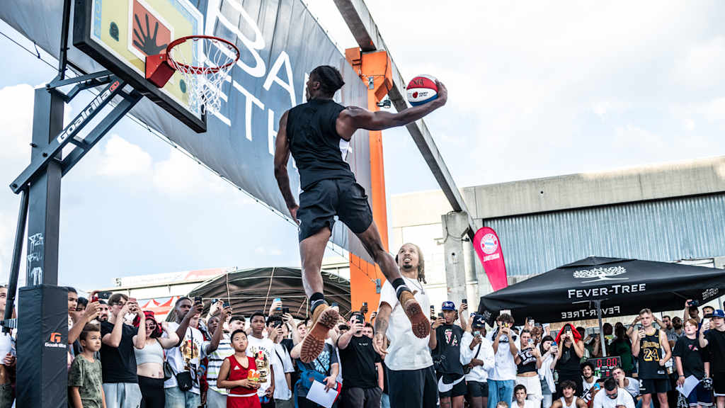 Die Jungs von der „Dunk Elite“ brachten auch die letzten Gäste zum Staunen, besonders aber die VIPs aus Übersee.
