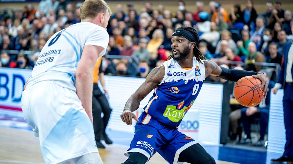 Playmaker JeQuan Lewis and the Rostock Seawolves are off to a good start in their first BBL season.