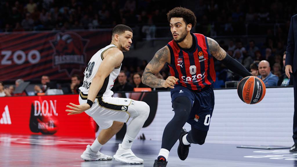 US guard Markus Howard (right) is the key player for Baskonia.