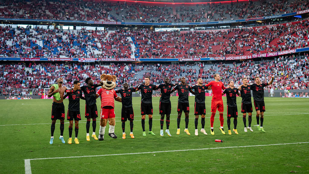 Team_Jubel_FCBayern-VfLWolfsburg-BL_220814_B2_2785
