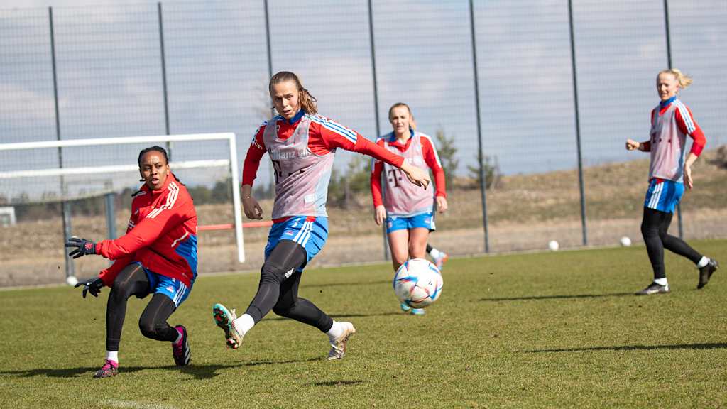 FC Bayern Women, Klara Bühl, Emelyne Laurent