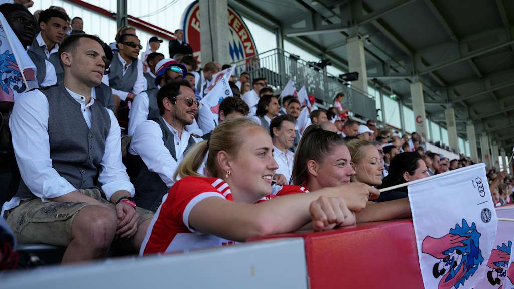 FC Bayern, men, stands, FC Bayern Campus