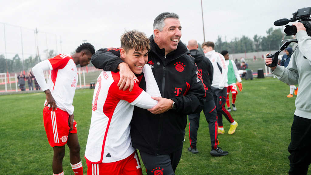 Roy Makaay, Siam Yapp FC Bayern World Squad