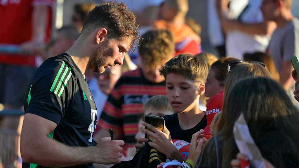 FC Bayern Tagesticker Trainingslager-Start