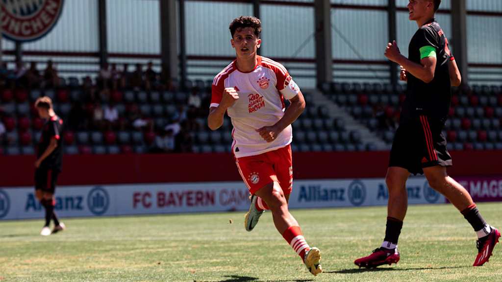 FC Bayern World Squad vs. Hamburger SV U19