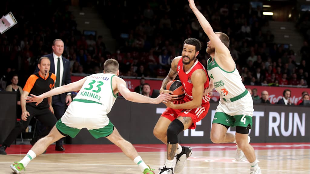Nick Weiler-Babb (mitte) beim letzten Duell gegen Zalgiris Kaunas (c)