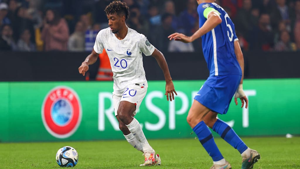 Kingsley Coman con Francia en el partido internacional en Grecia.