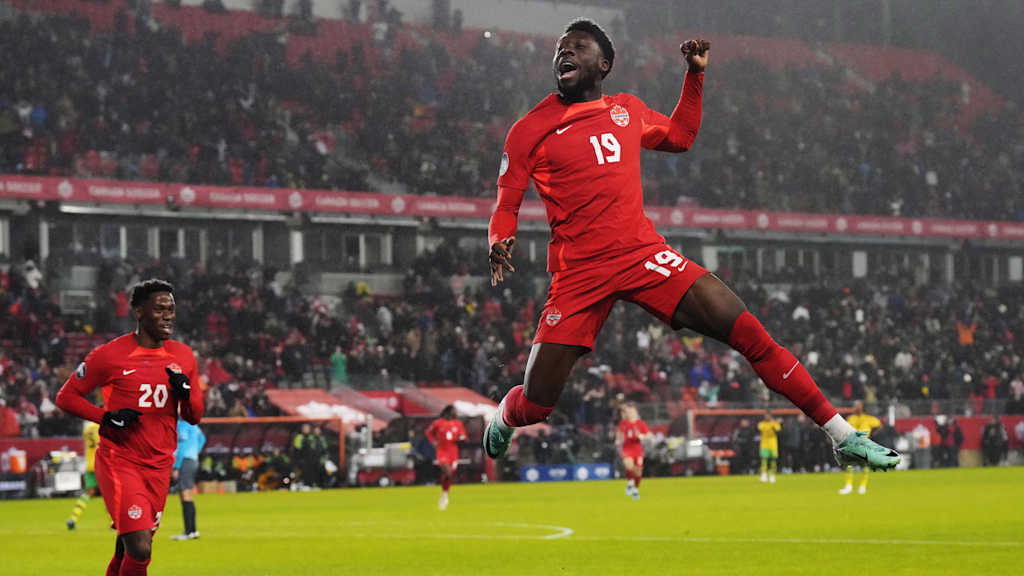 Alphonso Davies marcó para Canadá contra Jamaica.