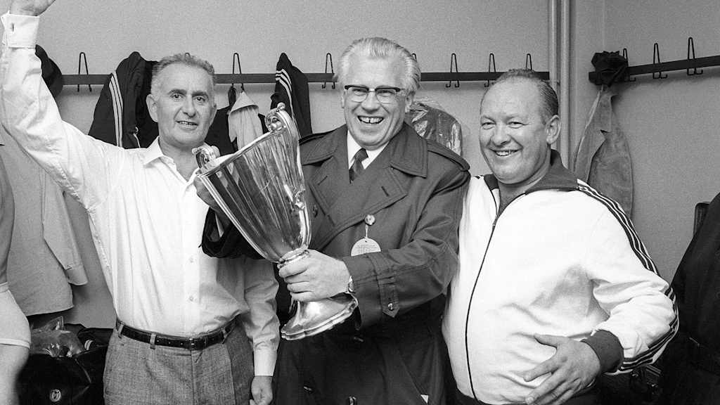 Bayern Schwan, Wilhelm Neudecker, Zlatko Cajkovski, European Cup Winners' Cup trophy