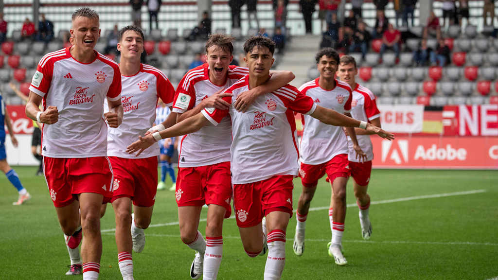 U19 jubelt gegen den Karlsruher SC