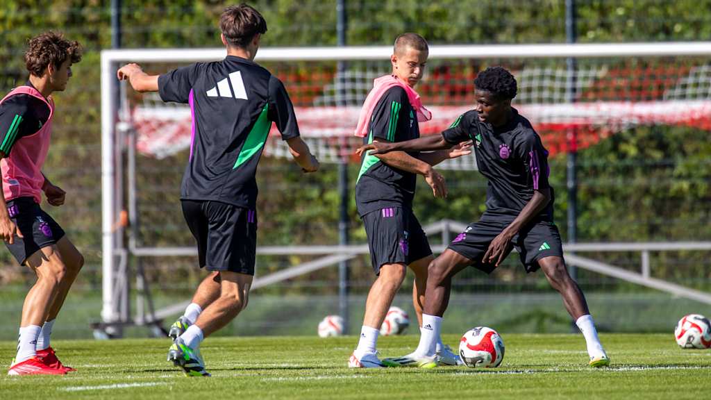 Die U17 des FC Bayern beim Training