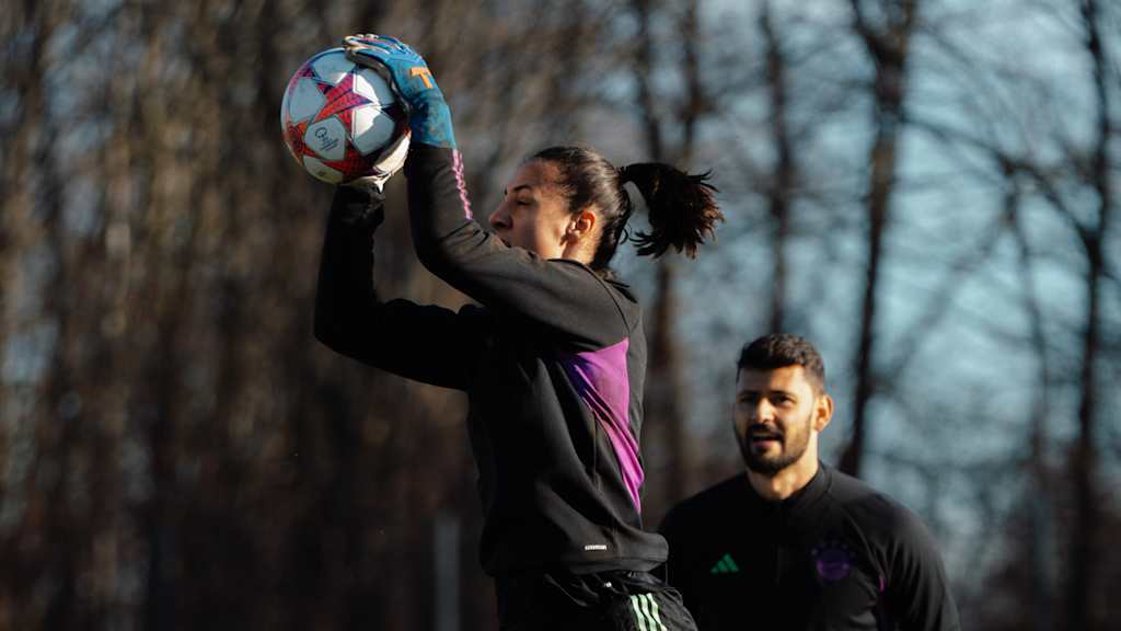 Mala Grohs im Training der FC Bayern Frauen.