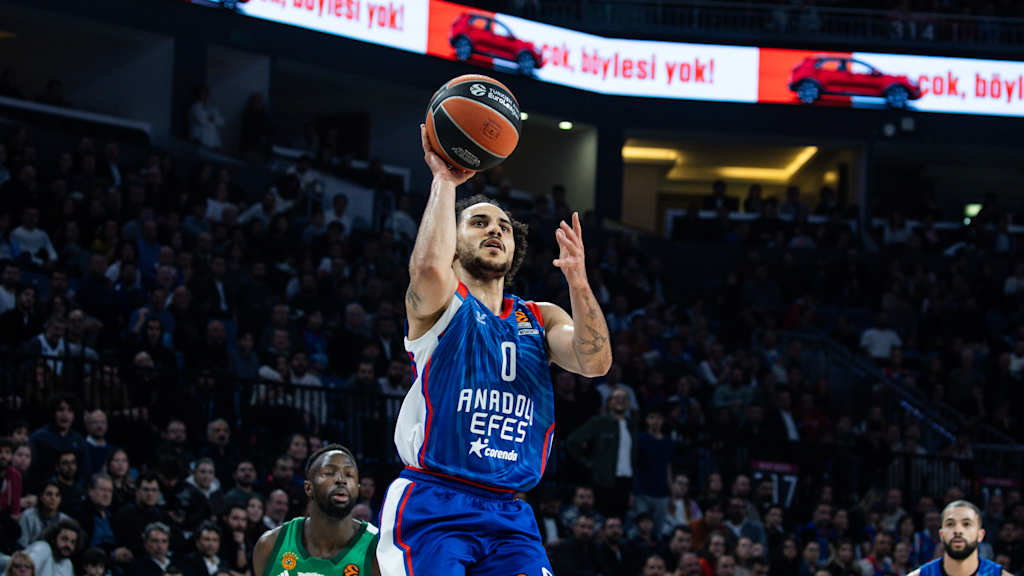 EuroLeague'in üçüncü en iyi skoreri: Efes oyun kurucusu Shane Larkin (c) Adanalı
