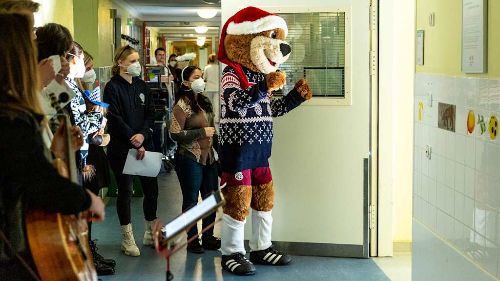 Berni Besuch der Kinderklinik München Schwabing