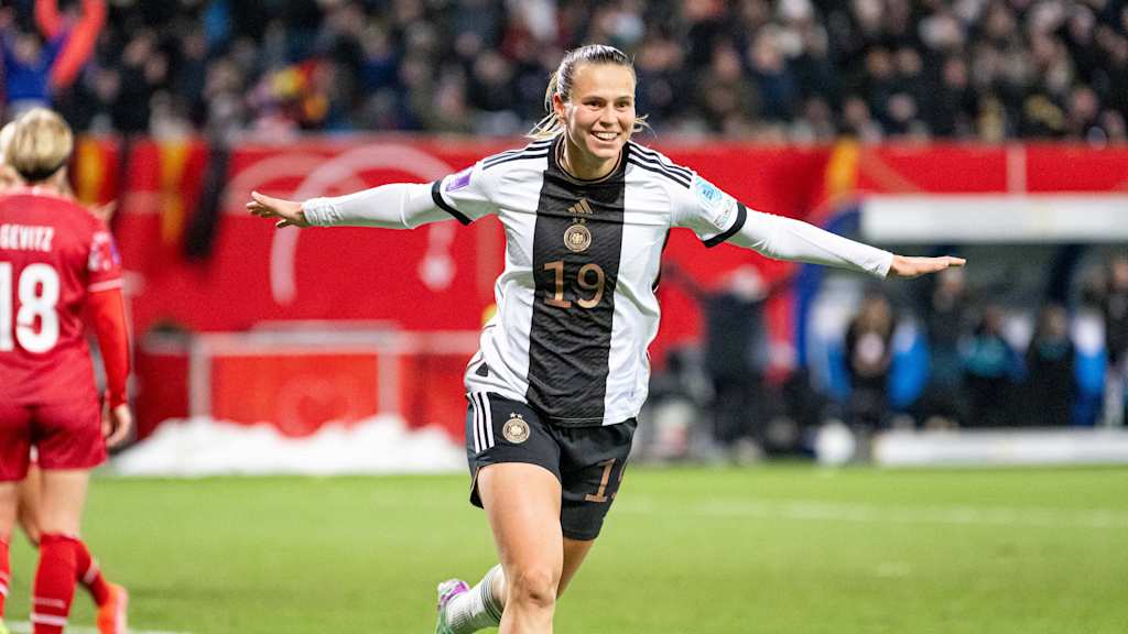 Bayern's Klara Bühl celebrating for Germany