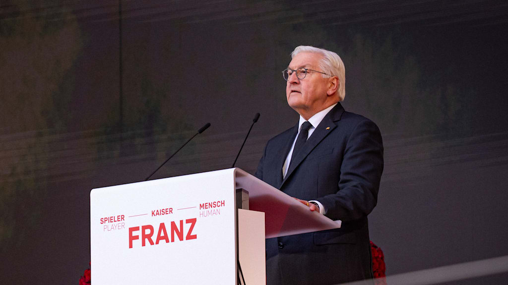 El presidente federal Frank-Walter Steinmeier rindió homenaje al fallecido Franz Beckenbauer en su discurso en el acto conmemorativo del FC Bayern.