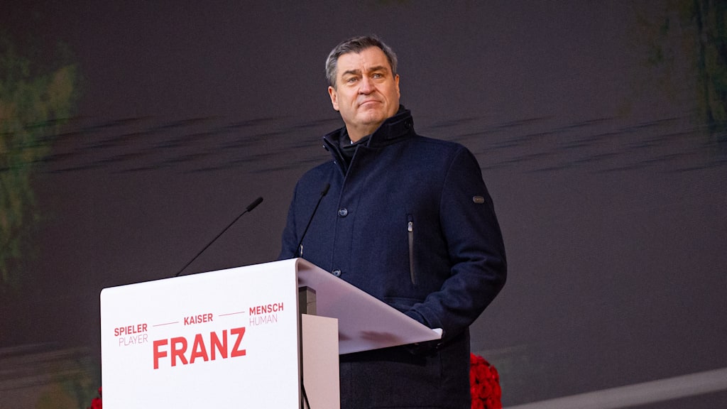 El ministro presidente de Baviera, Markus Söder, rindió homenaje al fallecido Franz Beckenbauer en su discurso durante el acto conmemorativo del FC Bayern.