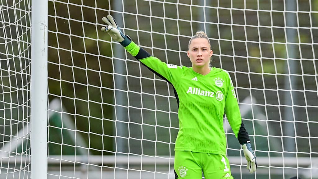 Juliane Schmid gibt Anweisungen.