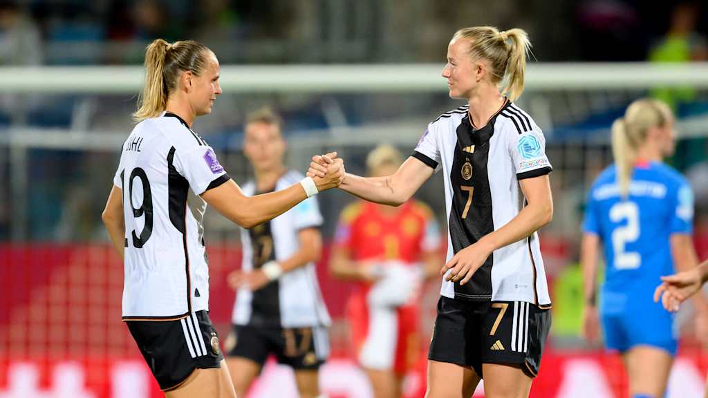 Klara Buehl and Lea Schueller in action for the German national team