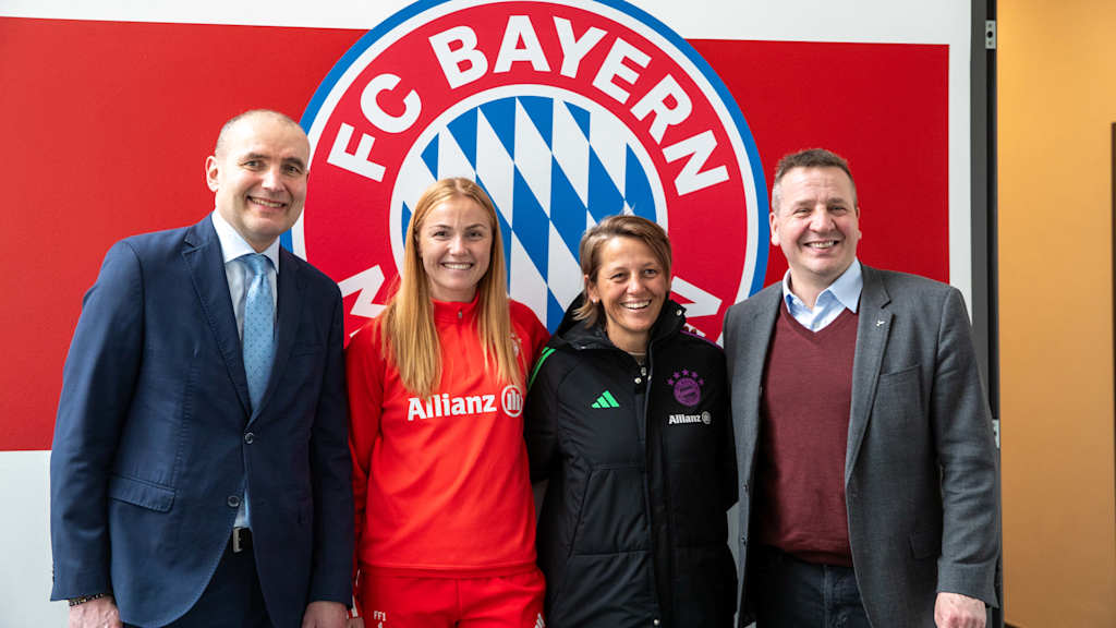 Der Präsident von Island hat die FCB-Frauen am FC Bayern Campus besucht.