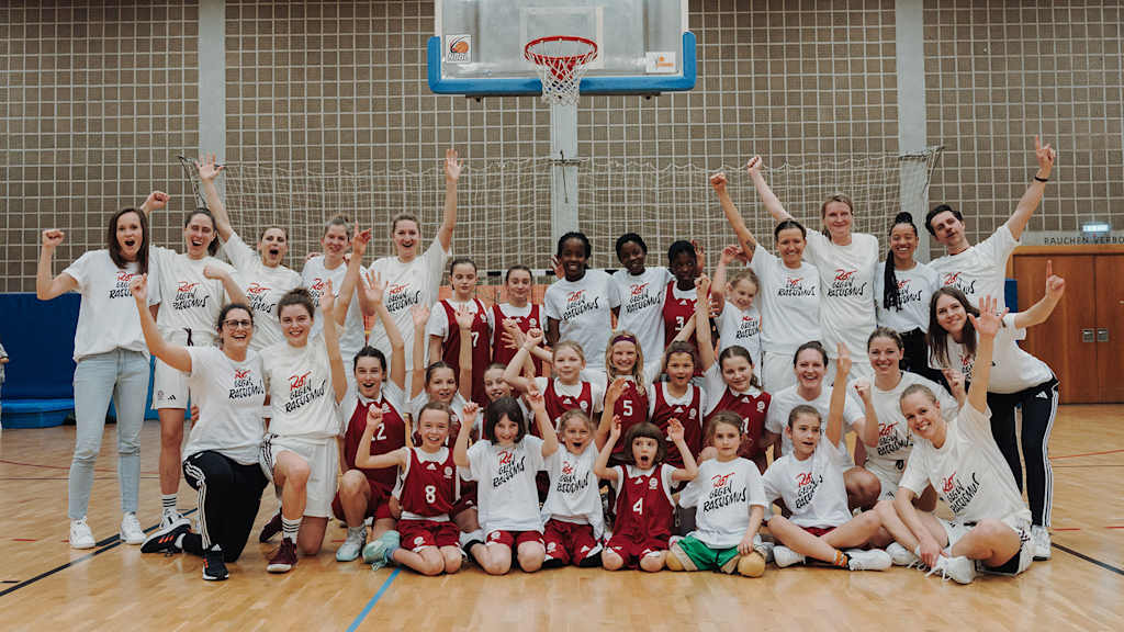 Frauen-und-Maedchen-Heimspiel-vs