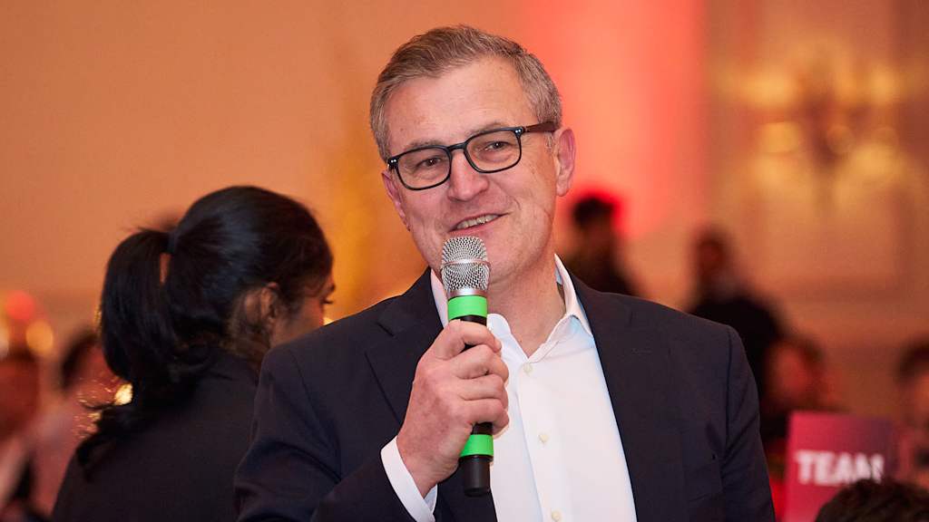 Jan-Christian Dreesen speaks at the FC Bayern banquet after the Champions League match at Arsenal
