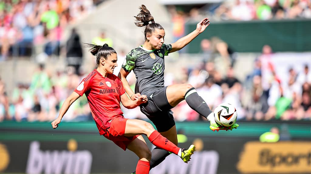 Jovana Damnjanović, tackle, FC Bayern Women in cup final against VfL Wolfsburg