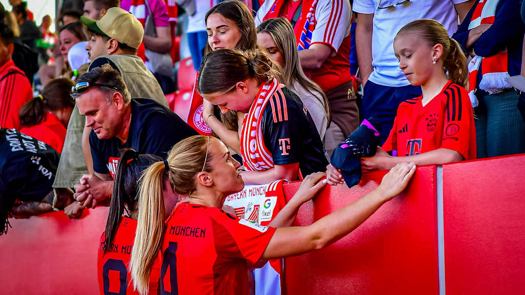 FC Bayern Frauen, Fanfest, Meisterfeier am FC Bayern Campus