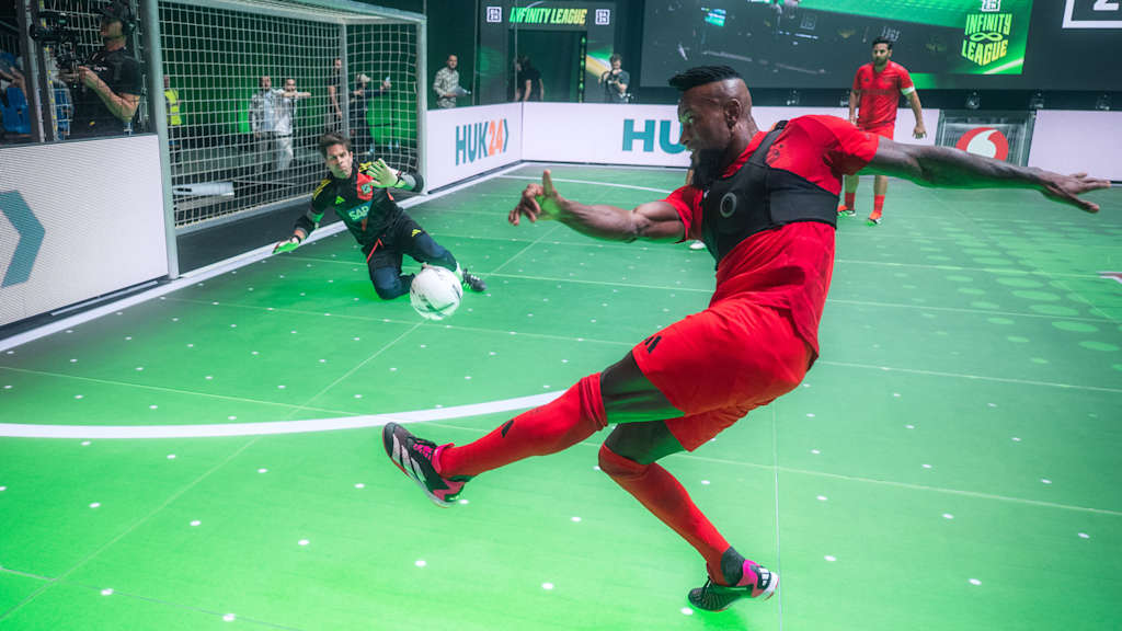 Zé Roberto and his team impressed representing Bayern at the indoor event.