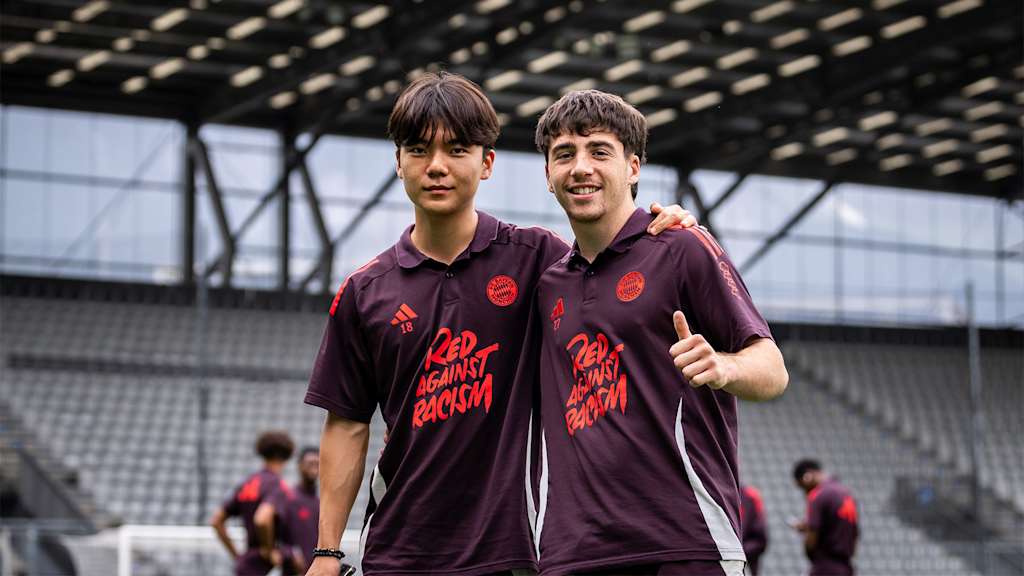 De Abreu with World Squad teammate Jisung Hwang