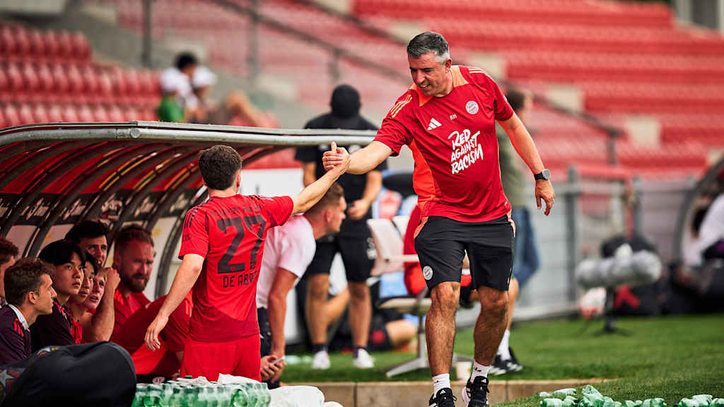 Roy Makaay beim Spiel des World Squad gegen die U19