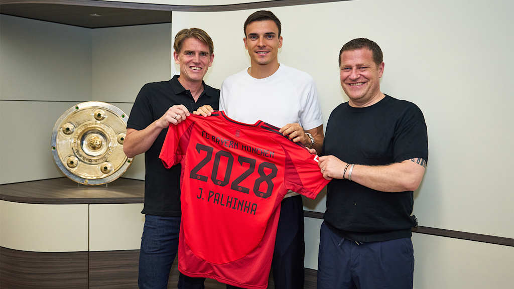 Max Eberl and Christoph Freund with João Palhinha