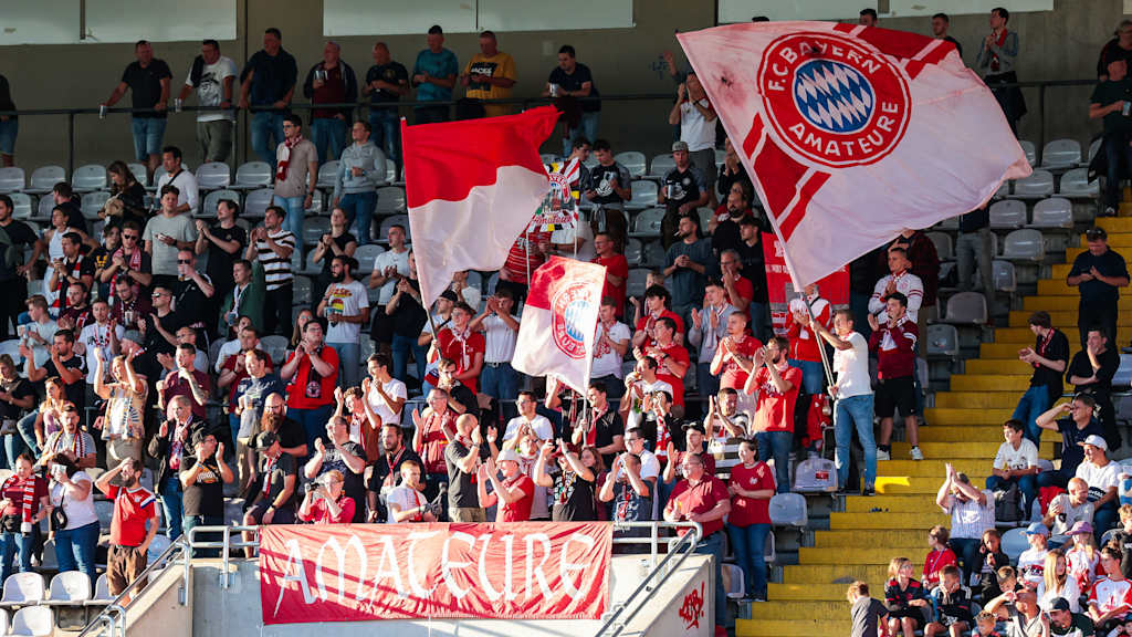 Fans der FC Bayern Amateure