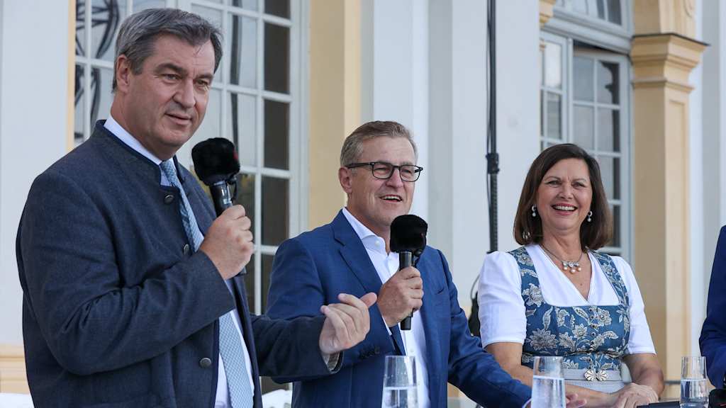 Markus Söder, Jan-Christian Dreesen und Ilse Aigner beim Fluthelfer-Empfang