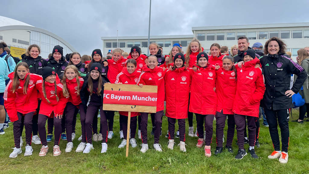 Die U15 der FC Bayern Frauen beim Turnier in Island.