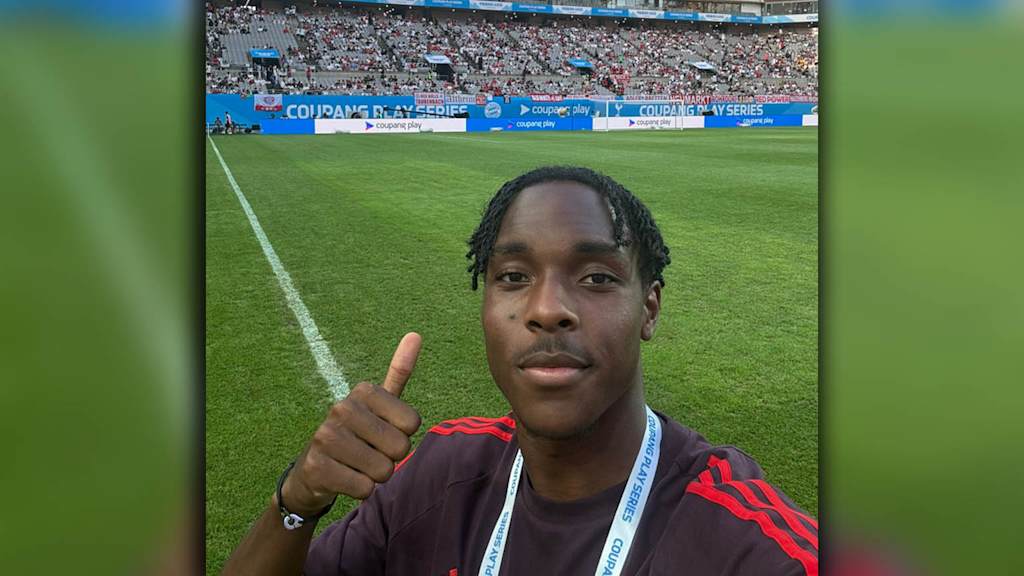 Selfie de Mathys Tel Selfie en el World Cup Stadium de Seúl
