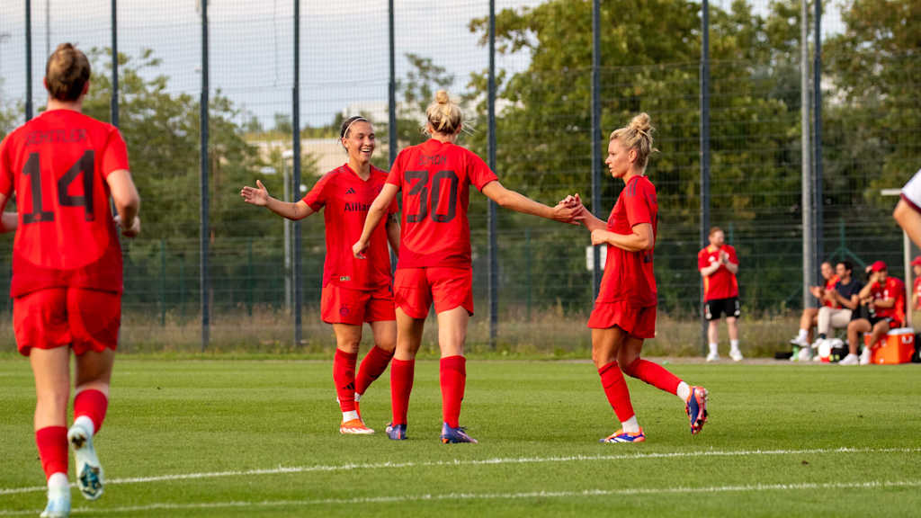 FC Bayern Women high-five each other in the friendly against FC Ingolstadt 04