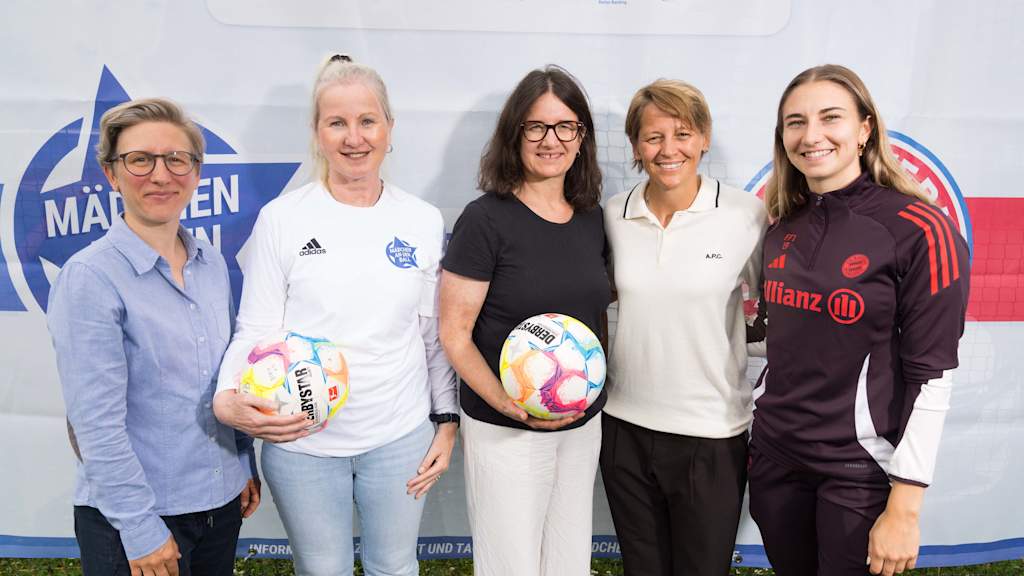 Bianca Rech, Katharina Naschenweng und Nathalie Bischof verkünden die Kooperation mit ,Mädchen an den Ball‘