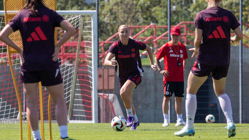 Glodis Viggósdóttir in FC Bayern Women training