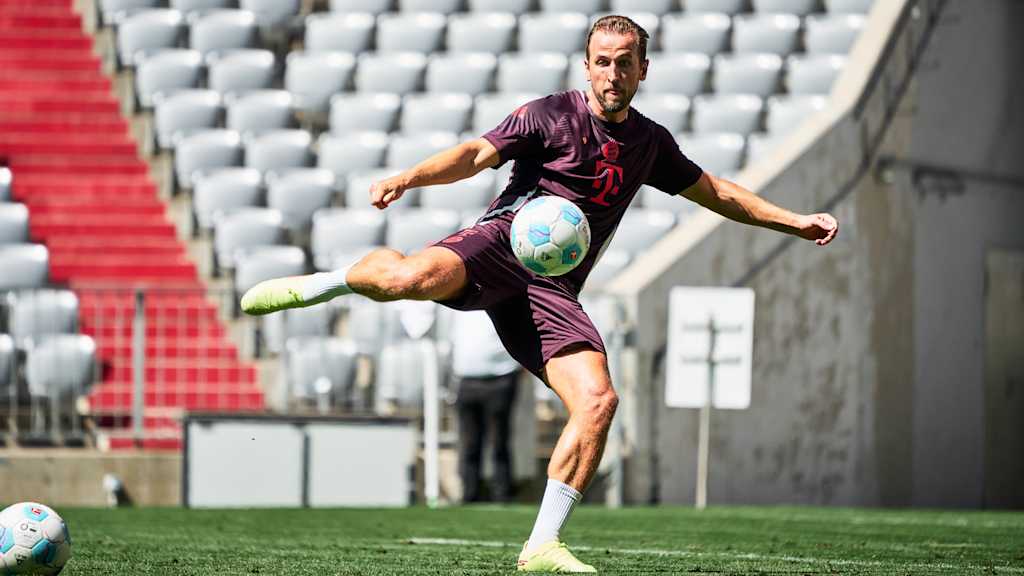 Harry Kane shoots in training at the Allianz Arena.