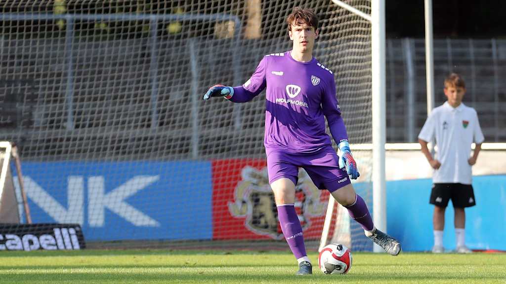 Torhüter Lukas Schneller vom 1. FC Schweinfurt und Leihspieler vom FC Bayern.