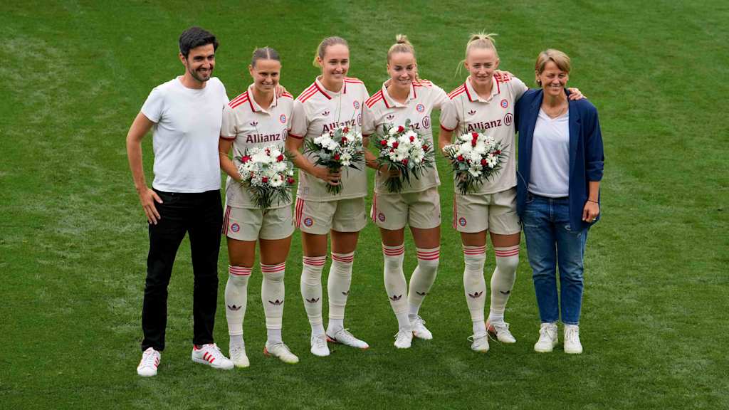 Die Bronzemedaillen-Gewinnerinnen der FC Bayern Frauen wurden geehrt.