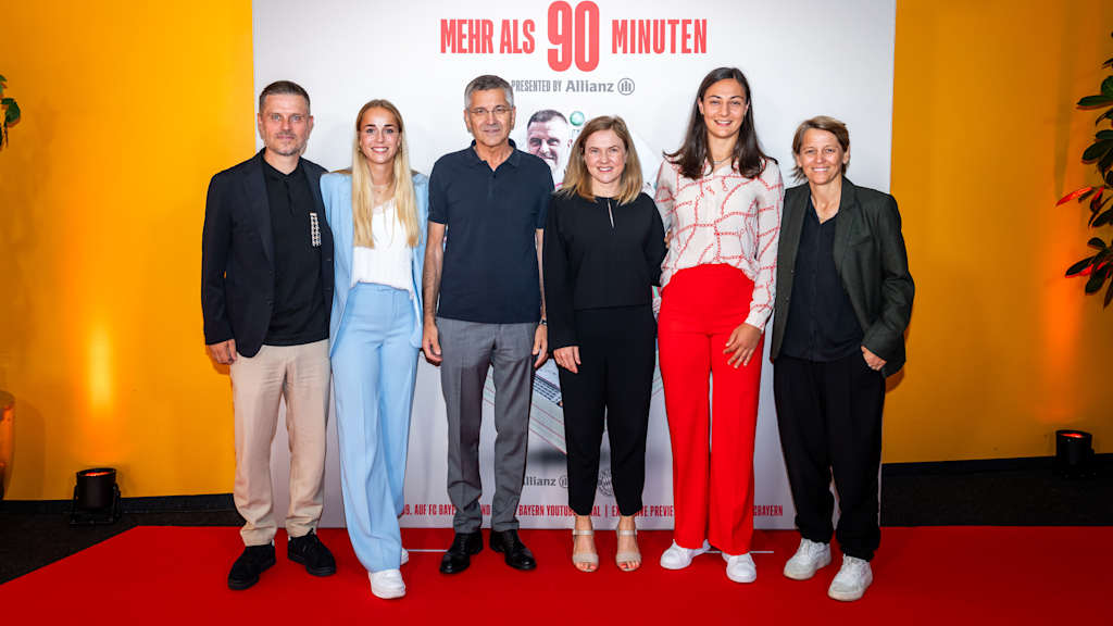 FC Bayern Frauen bei der Premiere der Dokumentation „Mehr als 90 Minuten presented by Allianz“