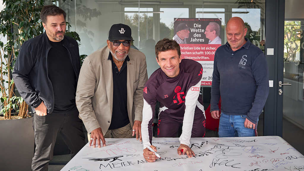 FC Bayern's Thomas Müller takes part in a petition against right-wing extremism, antisemitism, racism, hatred and hate speech.
