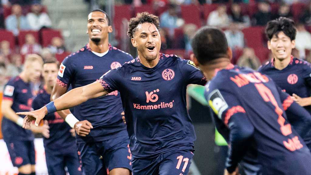 Armindo Sieb of 1. FSV Mainz 05 and FC Bayern Munich loanee